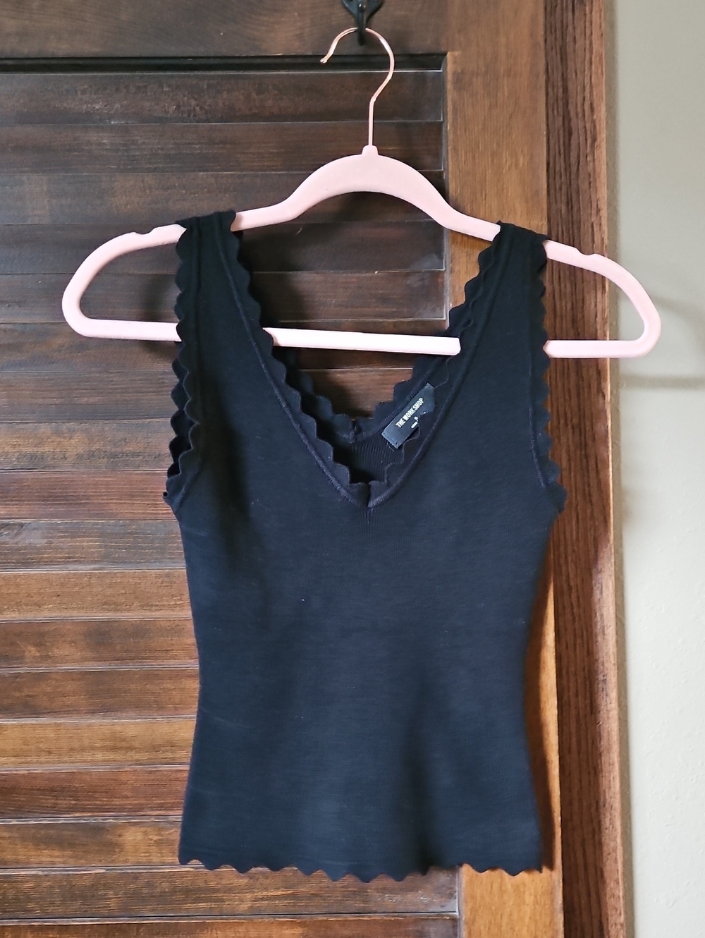 Black Scalloped V-Neck Tank Top